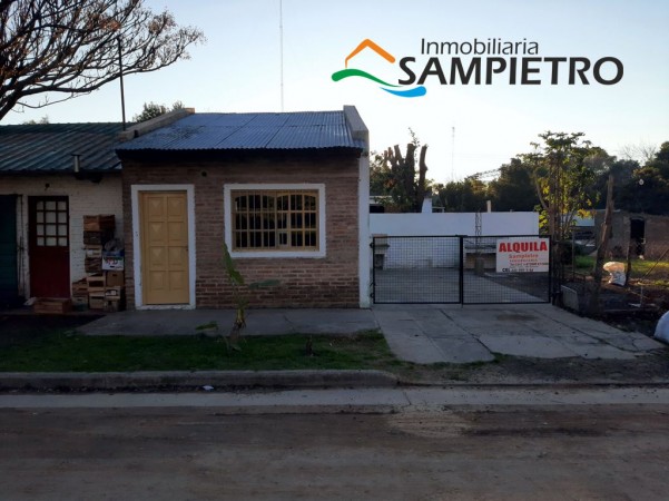 Casa 1 dormitorio y patio a metros de la plaza, Villa Urquiza