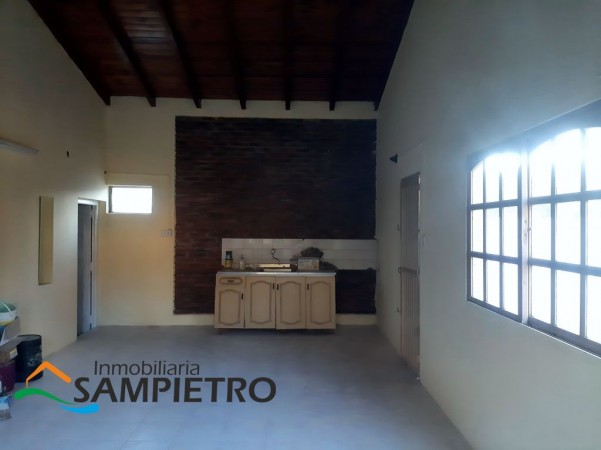 Casa 1 dormitorio y patio a metros de la plaza, Villa Urquiza