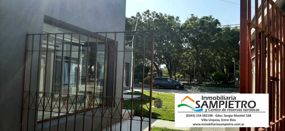 Local comercial frente a la plaza, Villa Urquiza. Paseo la Plaza, local 3.