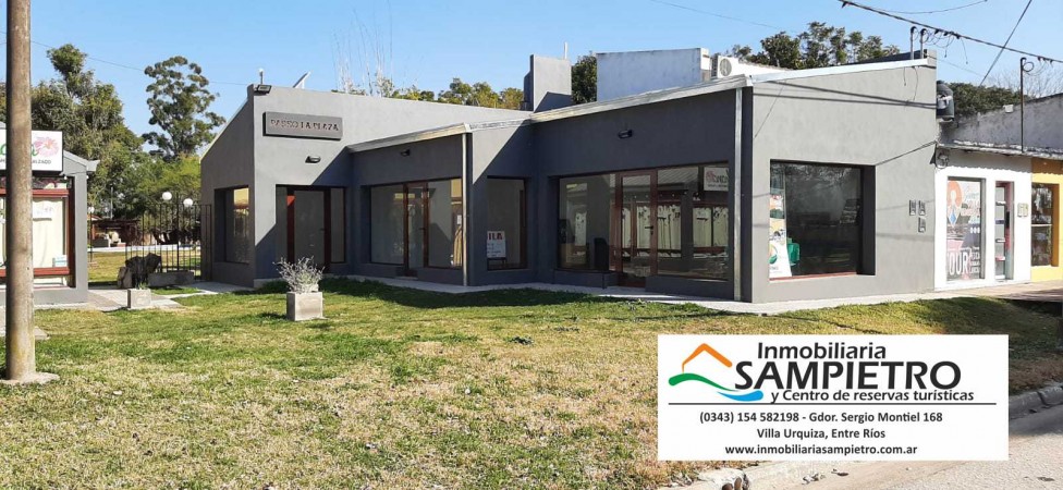 Local comercial frente a la plaza, Villa Urquiza. Paseo la Plaza, local 3.