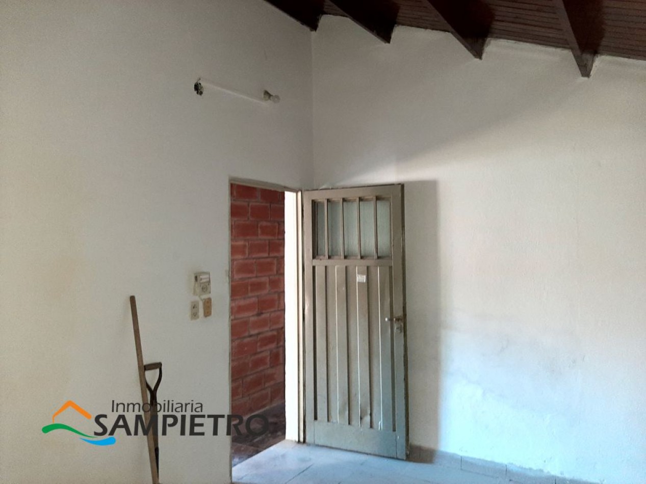 Local comercial esquina de la plaza principal, Villa Urquiza