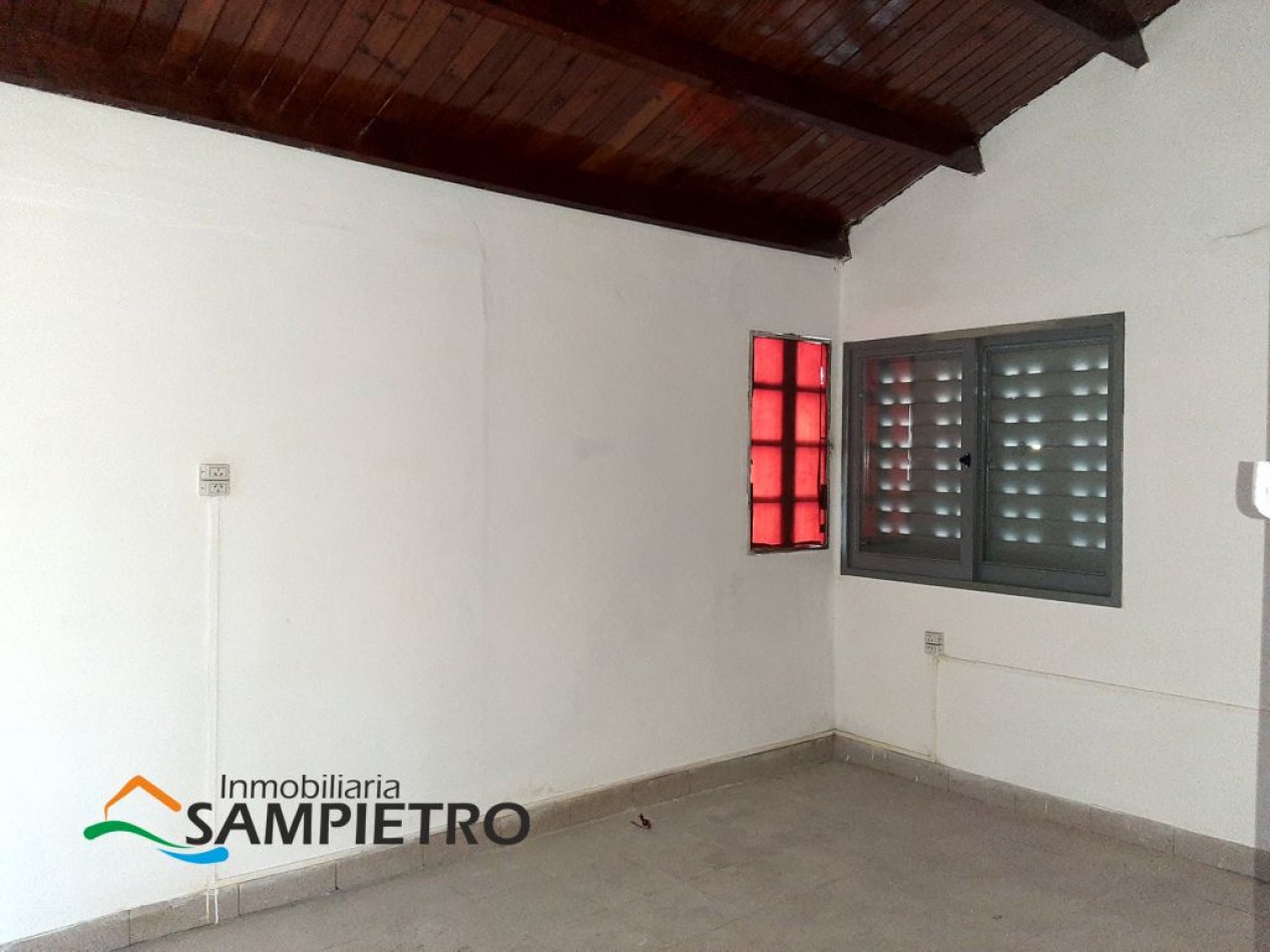 Local comercial esquina de la plaza principal, Villa Urquiza