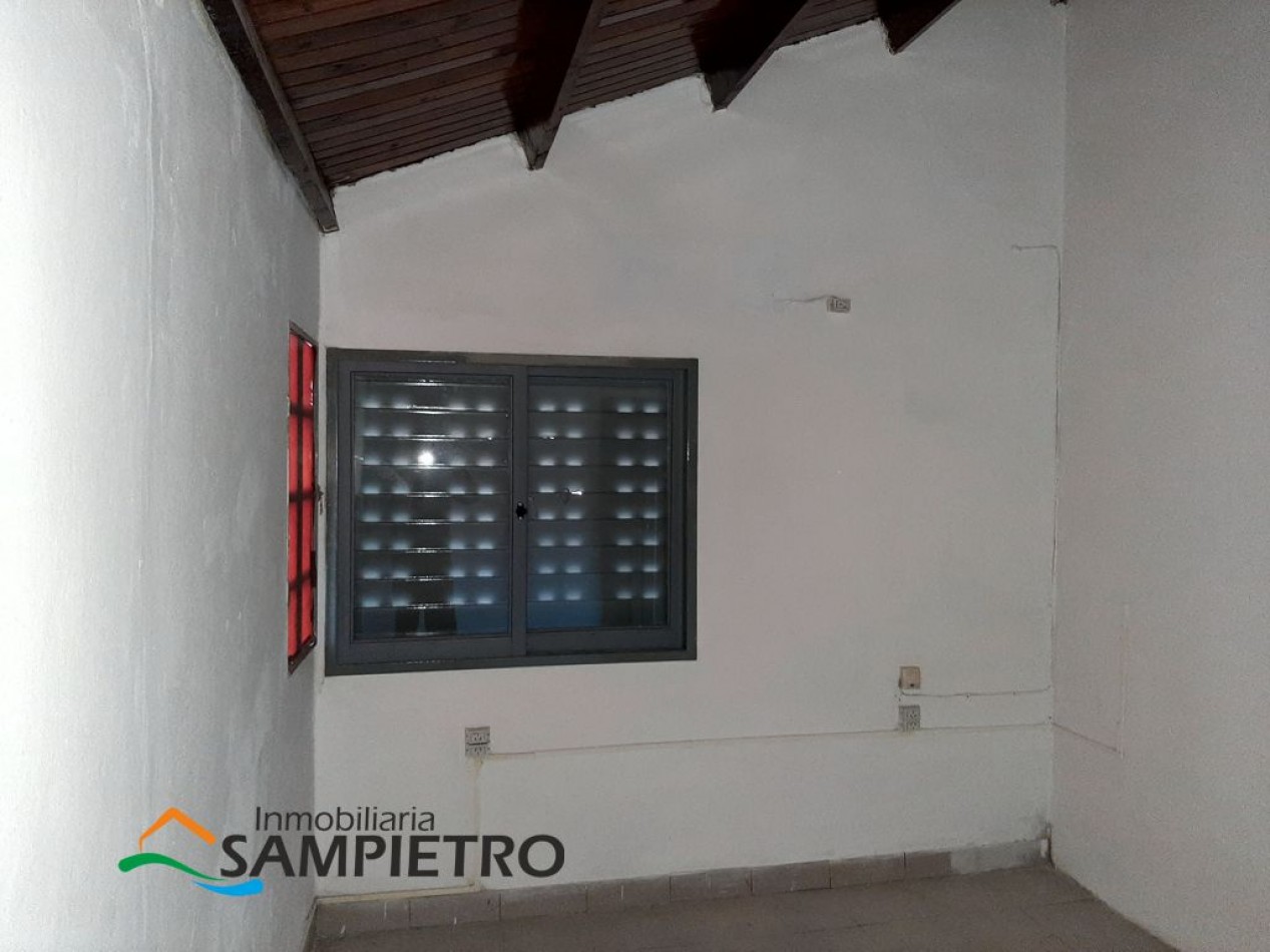 Local comercial esquina de la plaza principal, Villa Urquiza