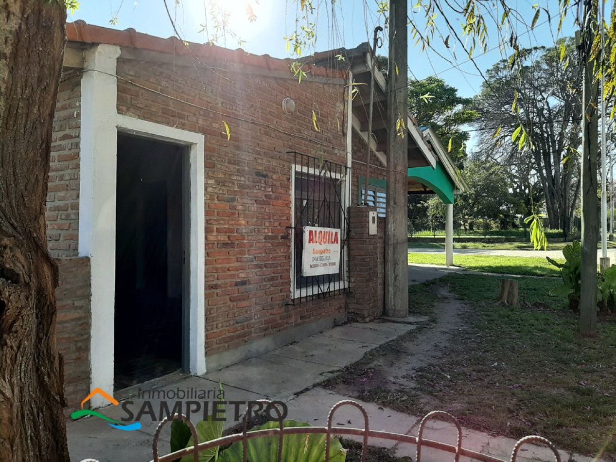 Local comercial esquina de la plaza principal, Villa Urquiza