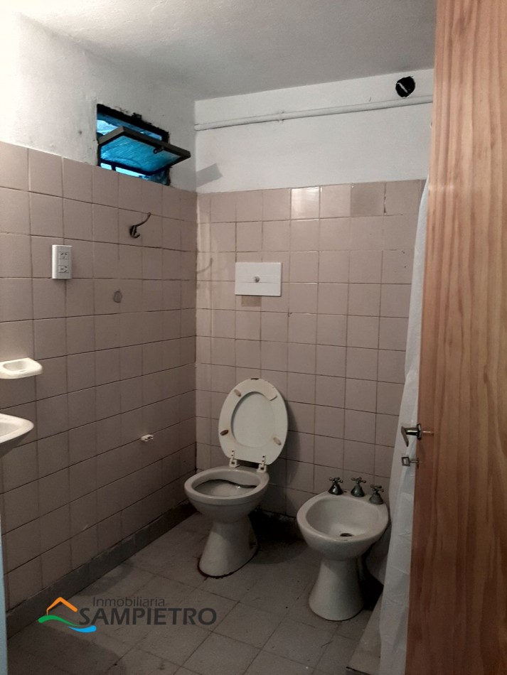 Local comercial esquina de la plaza principal, Villa Urquiza