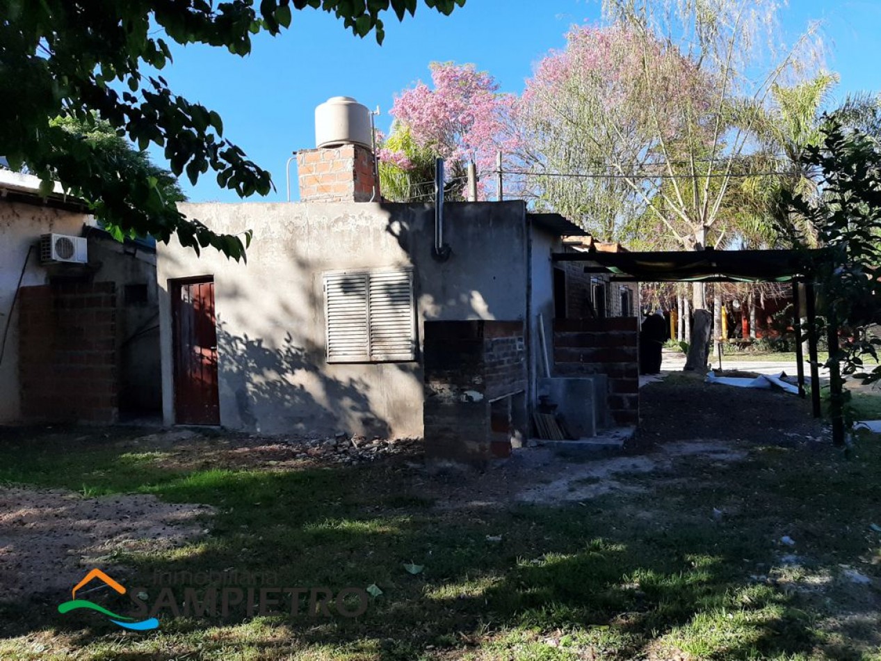 Local comercial esquina de la plaza principal, Villa Urquiza