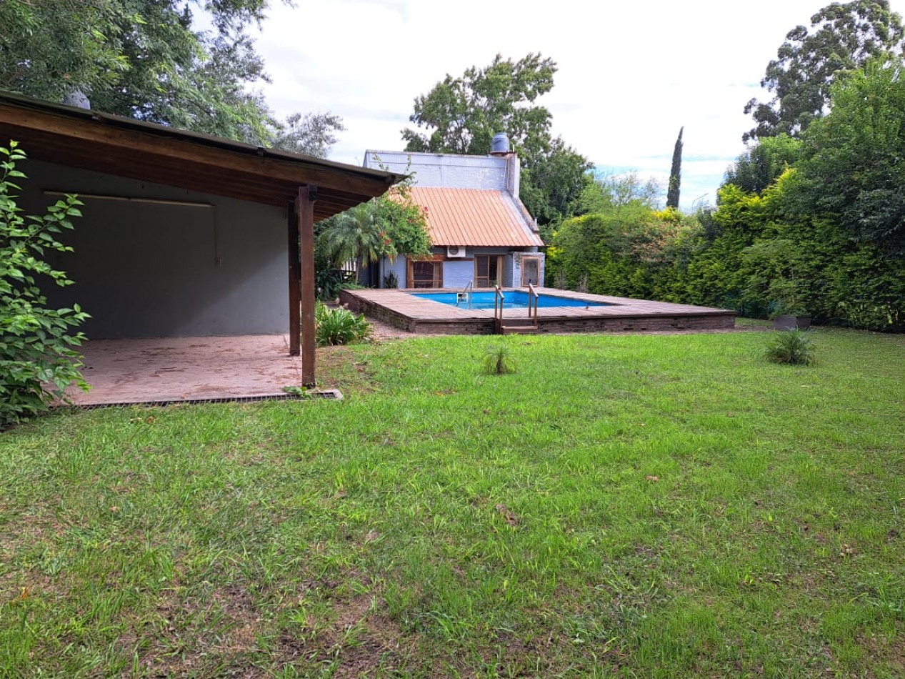 Casa quinta con pileta, amplio terreno, buena ubicacion