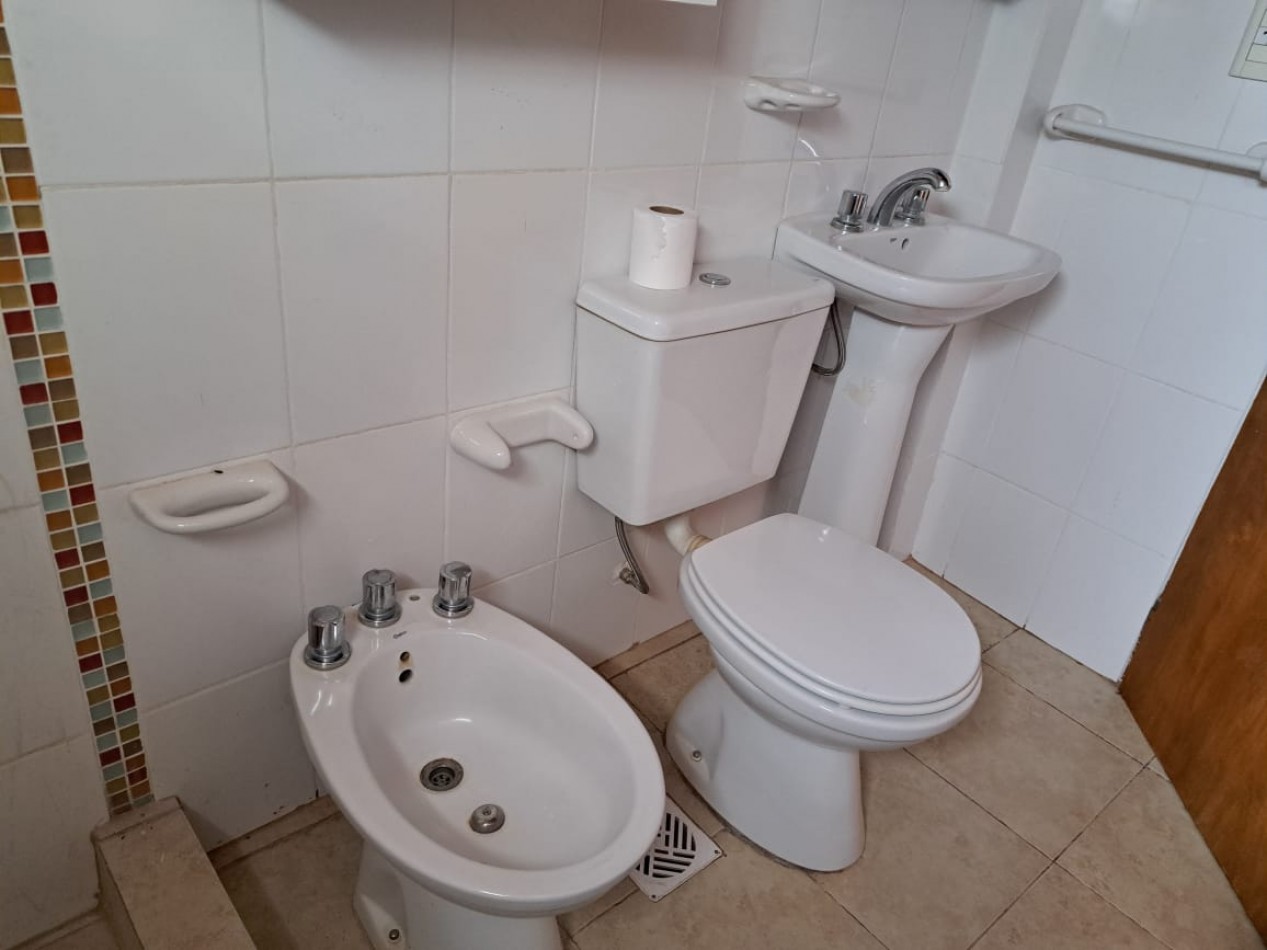 Casa quinta con pileta, amplio terreno, buena ubicacion