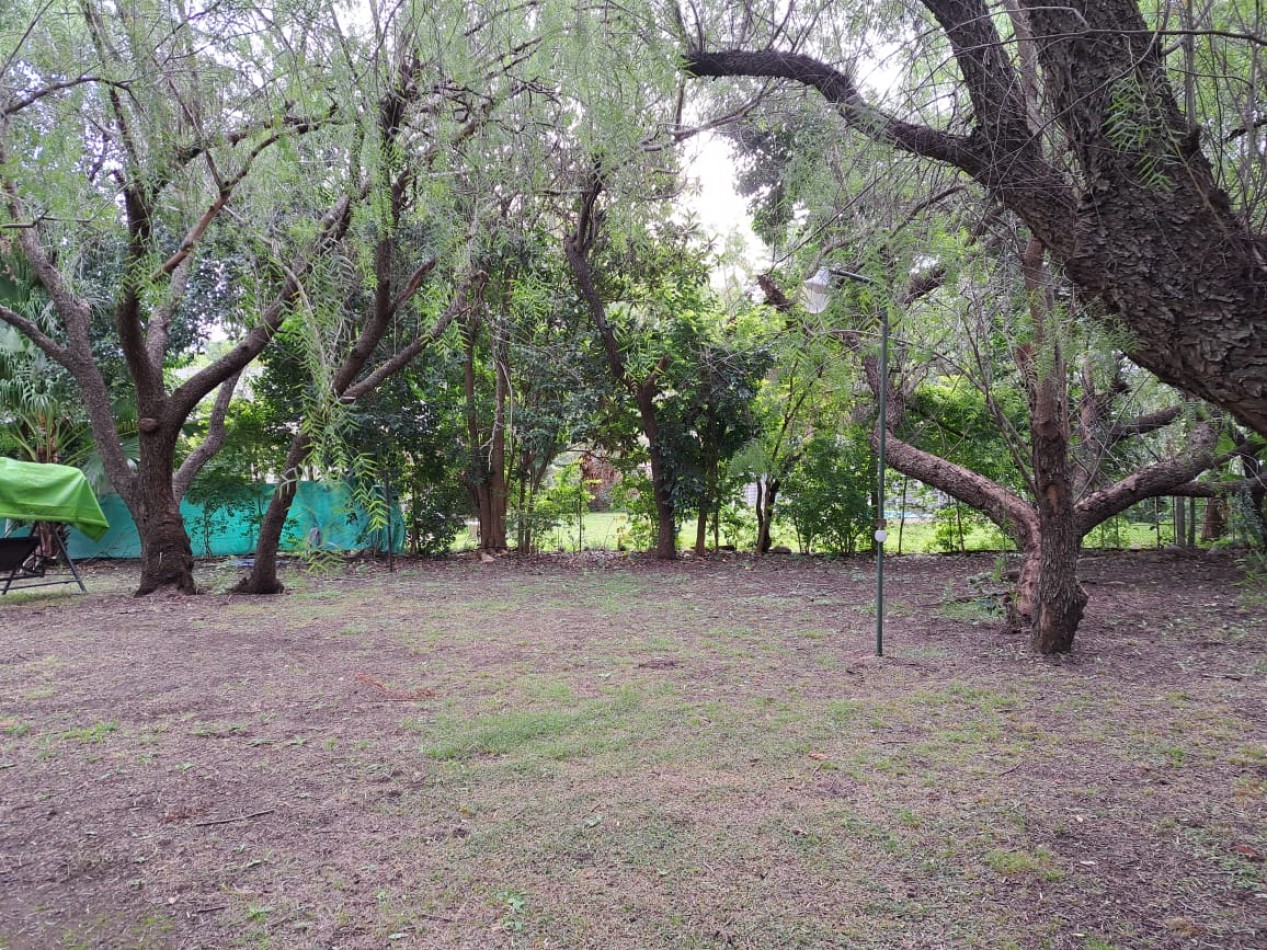 Casa quinta con pileta, amplio terreno, buena ubicacion