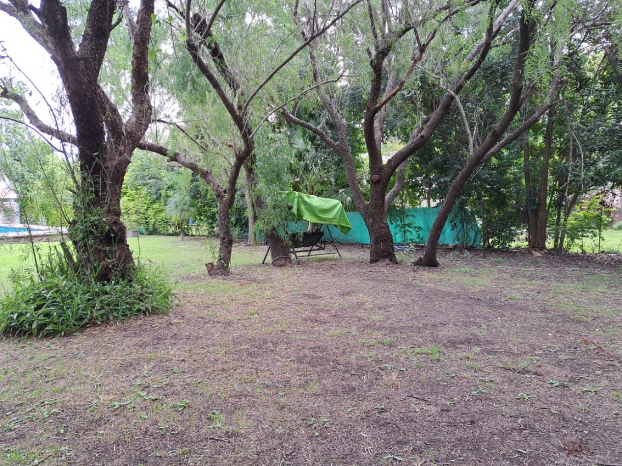 Casa quinta con pileta, amplio terreno, buena ubicacion