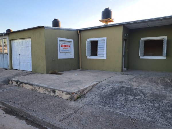 Casa 2 dormitorios, amplio garage y patio en Colonia Nueva Villa Urquiza