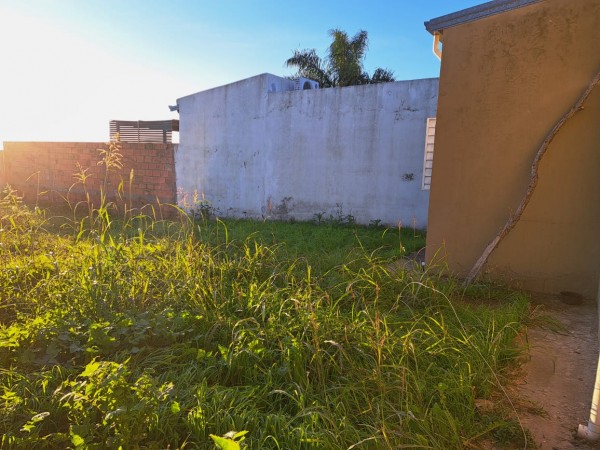 Casa 2 dormitorios, amplio garage y patio en Colonia Nueva Villa Urquiza
