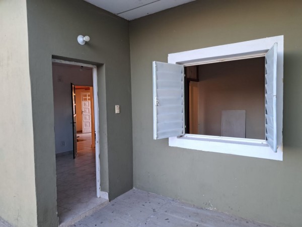 Casa 2 dormitorios, amplio garage y patio en Colonia Nueva Villa Urquiza