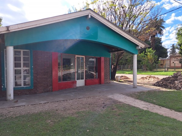 Local comercial esquina plaza Villa Urquiza