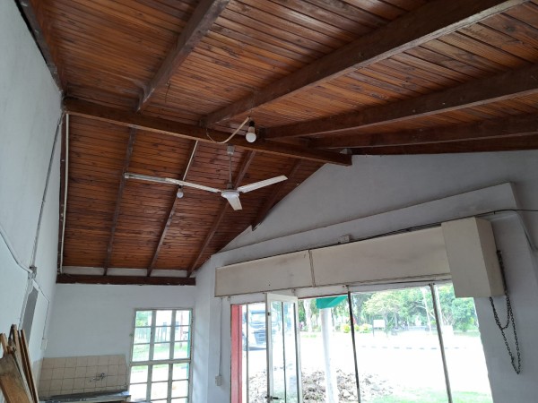 Local comercial esquina plaza Villa Urquiza