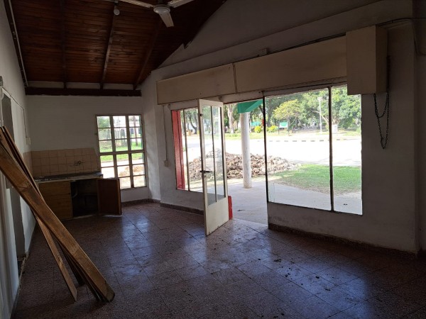 Local comercial esquina plaza Villa Urquiza