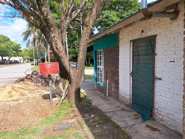 Local comercial esquina plaza Villa Urquiza