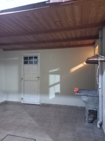 Casa 2 dormitorios, amplio garage y patio en Colonia Nueva Villa Urquiza