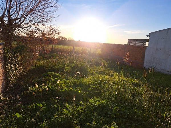 Casa 2 dormitorios, amplio garage y patio en Colonia Nueva Villa Urquiza
