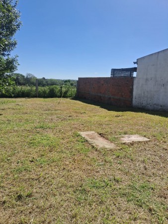 Casa 2 dormitorios, amplio garage y patio en Colonia Nueva Villa Urquiza