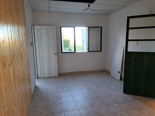 Casa 2 dormitorios, amplio garage y patio en Colonia Nueva Villa Urquiza