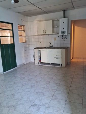 Casa 2 dormitorios, amplio garage y patio en Colonia Nueva Villa Urquiza