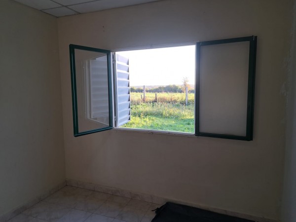 Casa 2 dormitorios, amplio garage y patio en Colonia Nueva Villa Urquiza