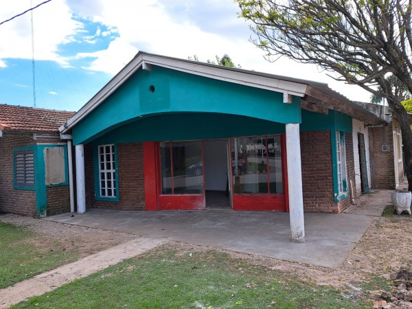 Local comercial esquina plaza Villa Urquiza