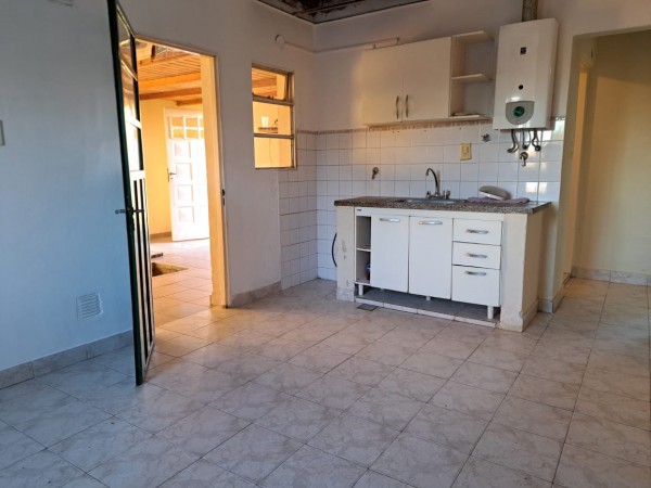 Casa 2 dormitorios, amplio garage y patio en Colonia Nueva Villa Urquiza