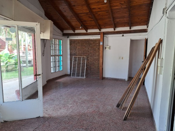 Local comercial esquina plaza Villa Urquiza