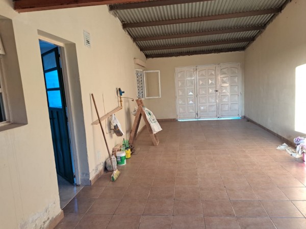 Casa 2 dormitorios, amplio garage y patio en Colonia Nueva Villa Urquiza