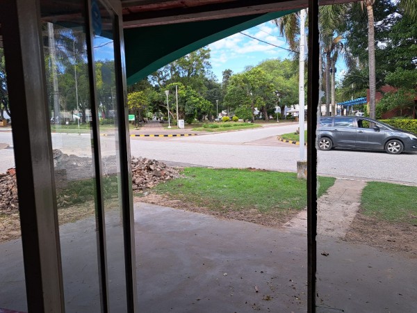 Local comercial esquina plaza Villa Urquiza