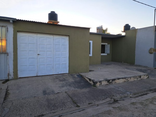 Casa 2 dormitorios, amplio garage y patio en Colonia Nueva Villa Urquiza