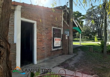 Local comercial esquina de la plaza principal, Villa Urquiza