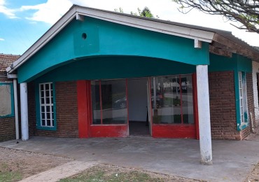 Local comercial esquina plaza Villa Urquiza